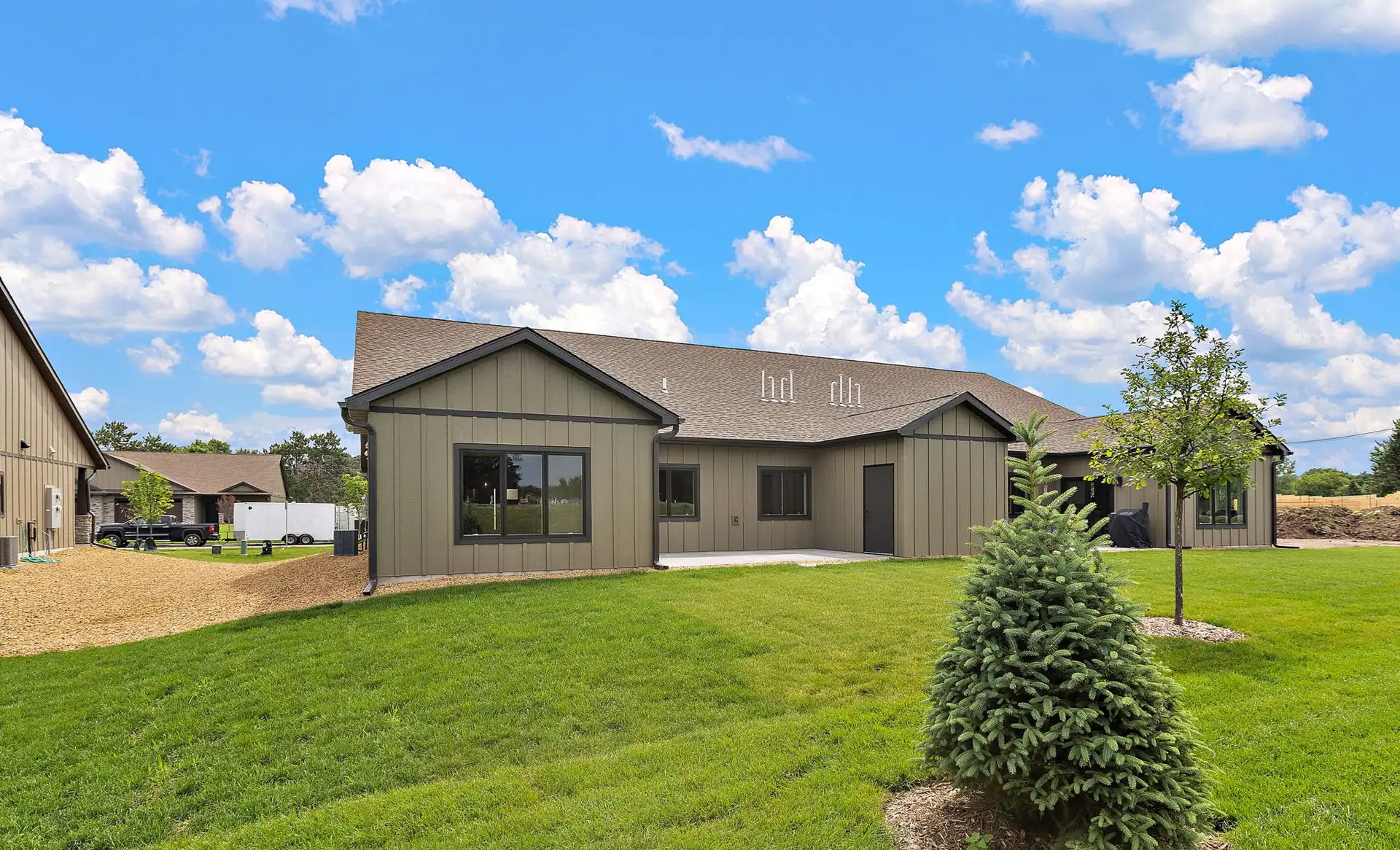 1043 Legend Lane photo 4