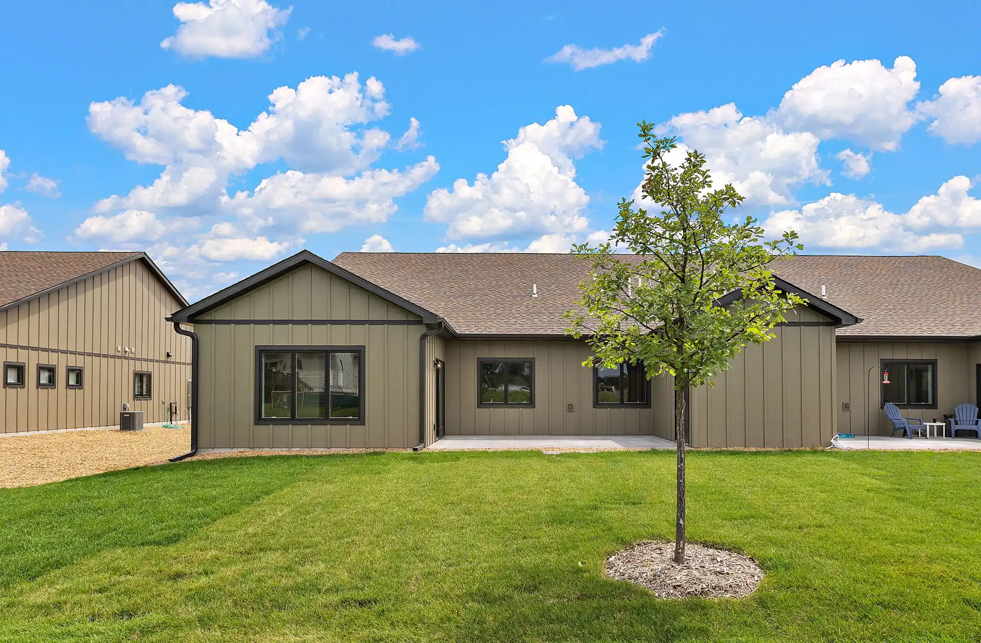 1043 Legend Lane photo 5