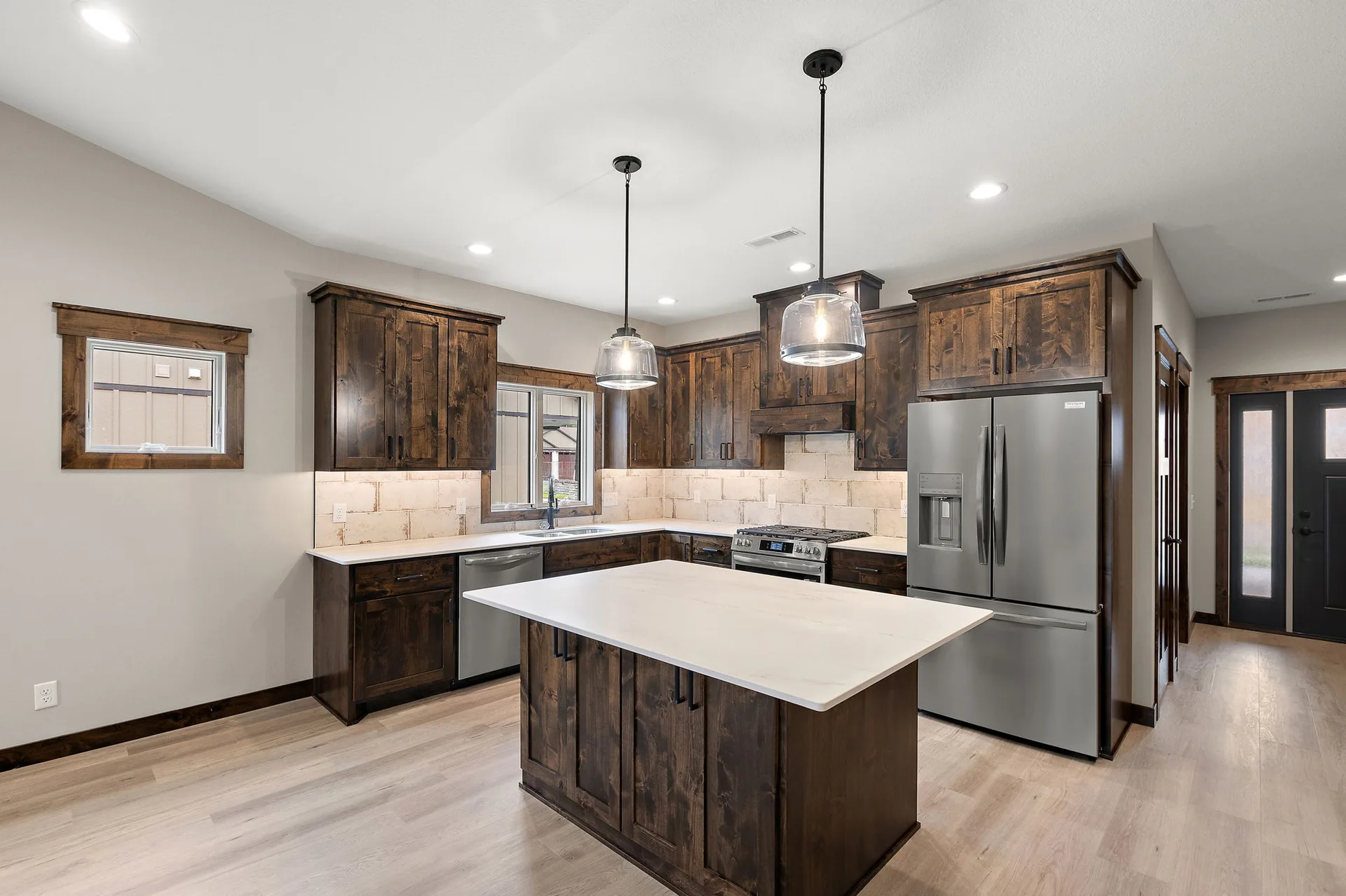 1043 Legend Lane photo 10