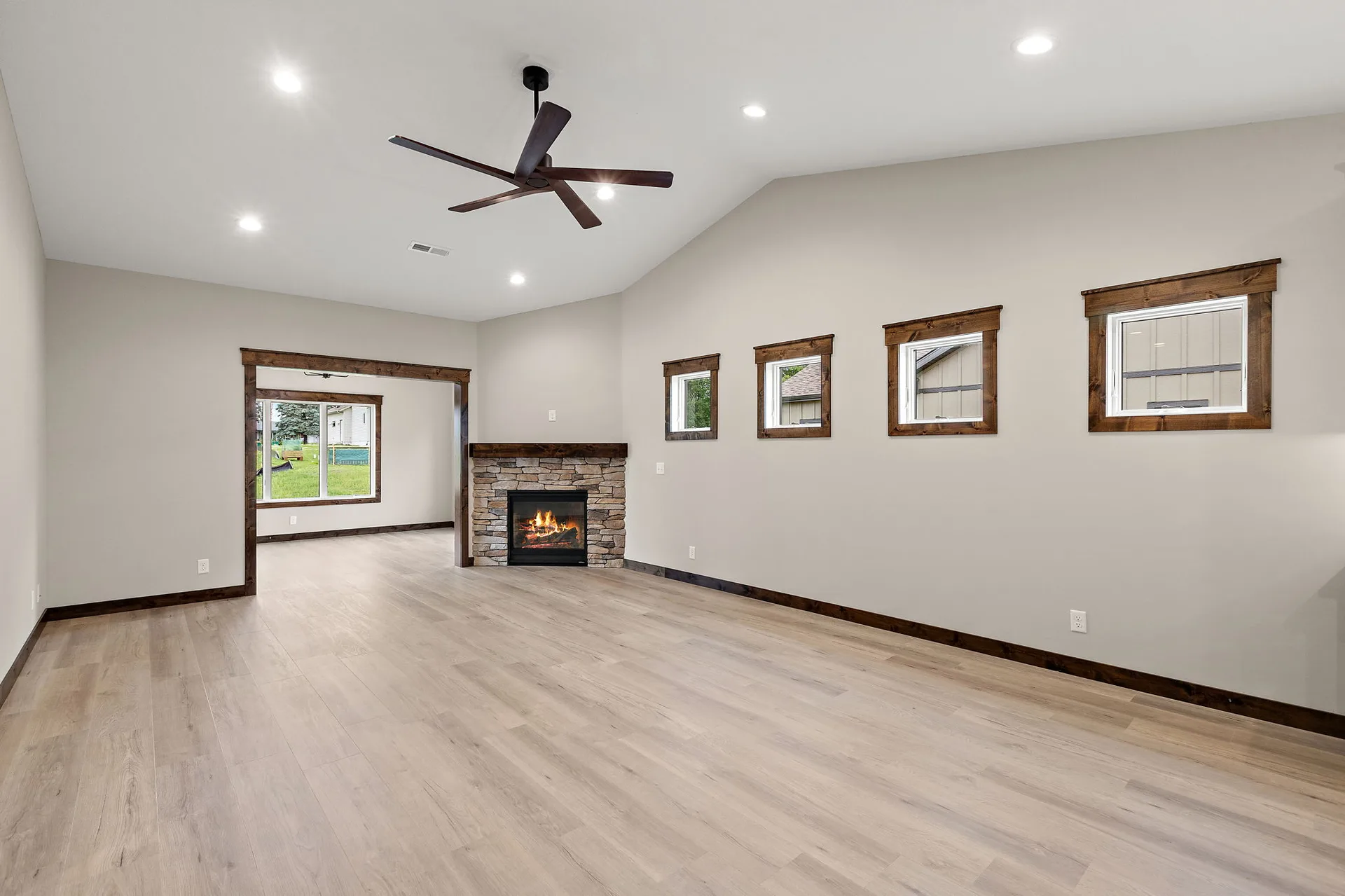 1043 Legend Lane photo 14