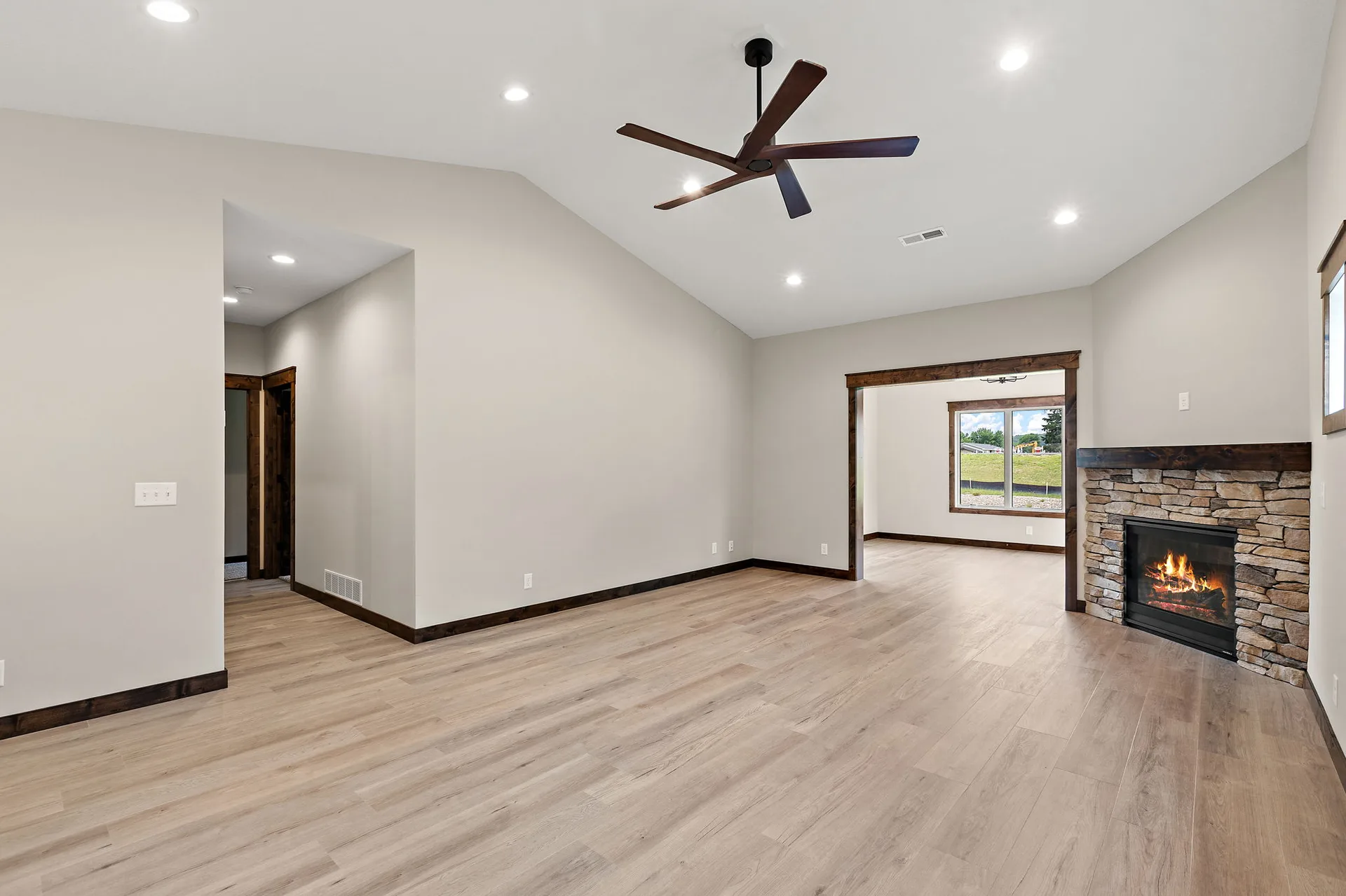 1043 Legend Lane photo 15