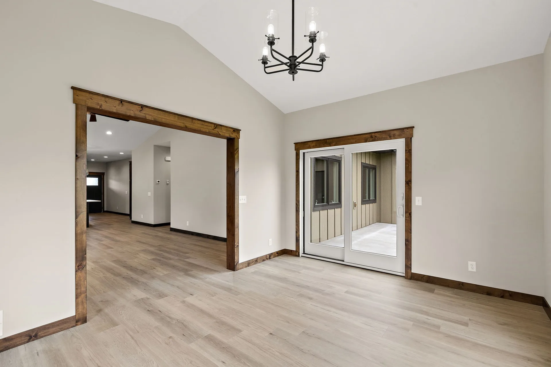 1043 Legend Lane photo 19