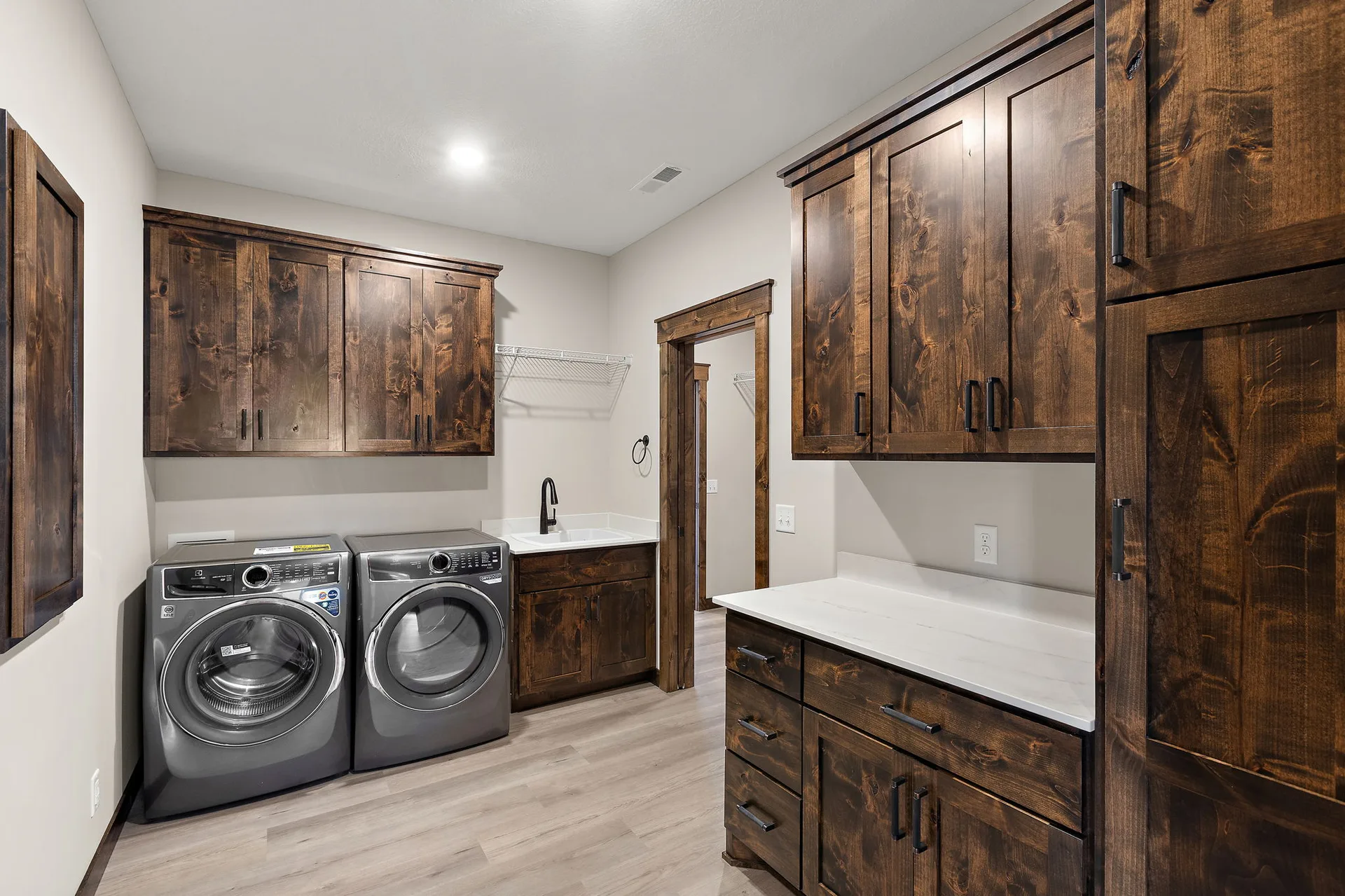 1043 Legend Lane photo 23