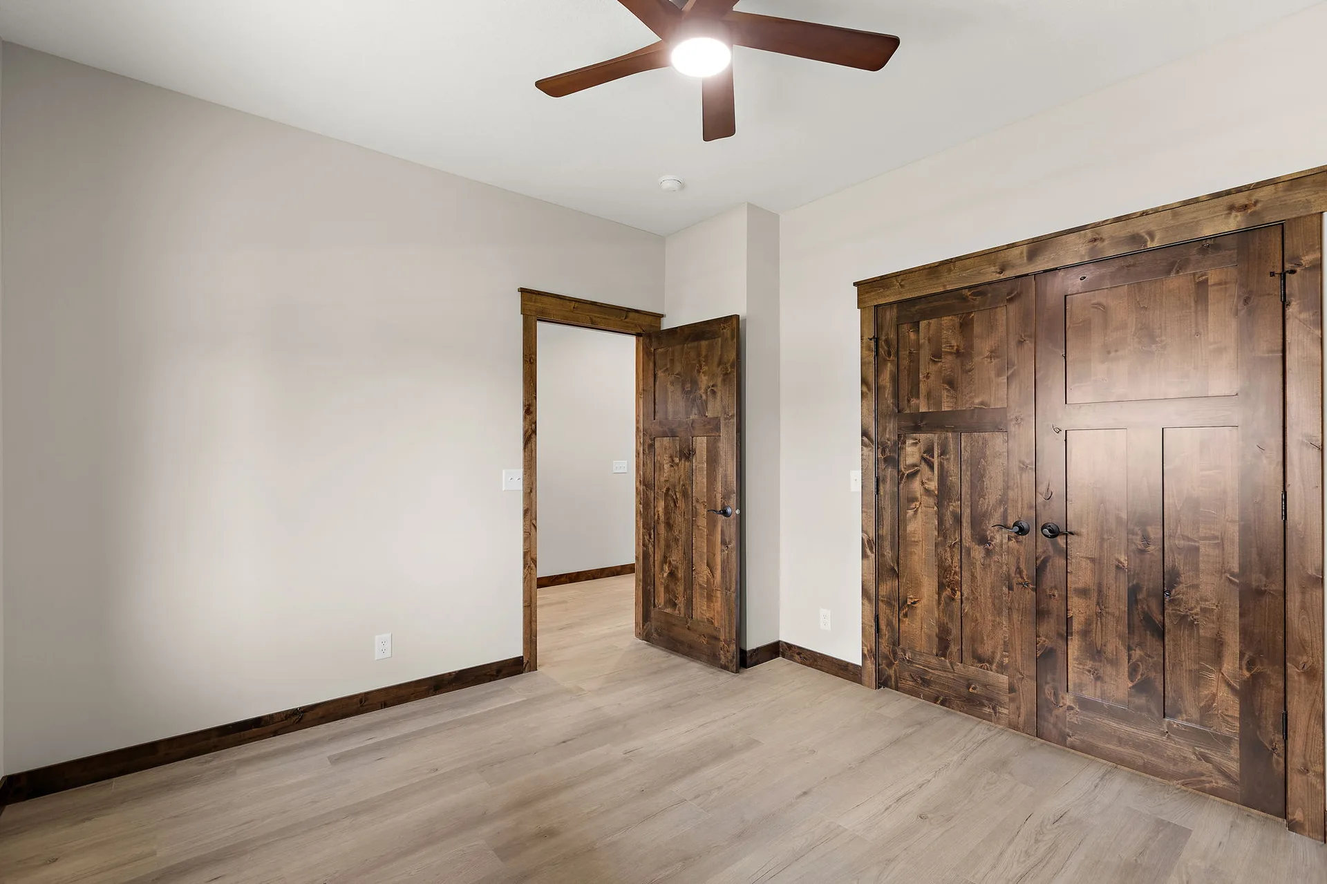 1043 Legend Lane photo 26