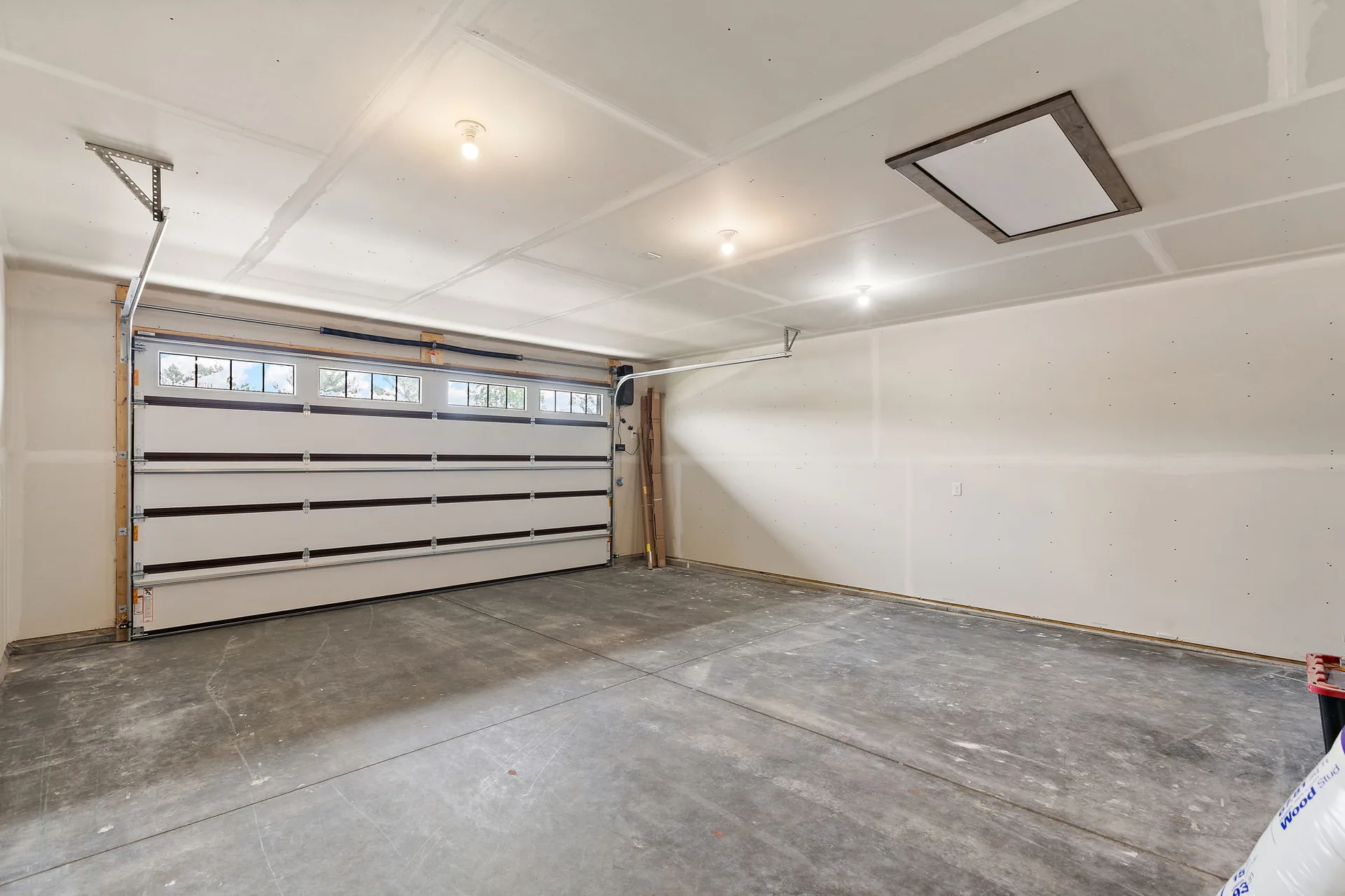 1043 Legend Lane photo 35