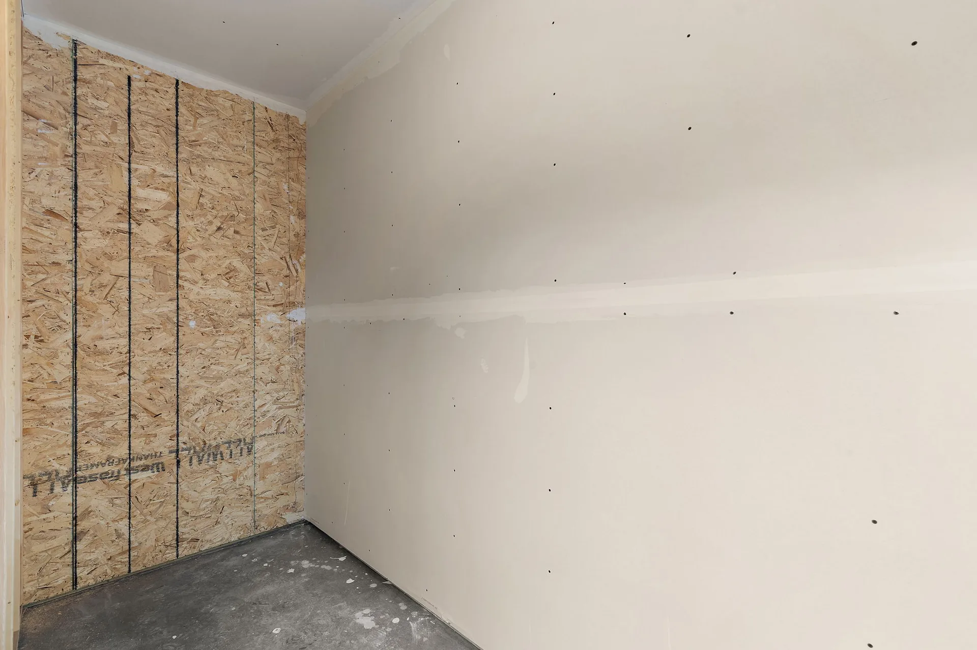 1043 Legend Lane photo 37