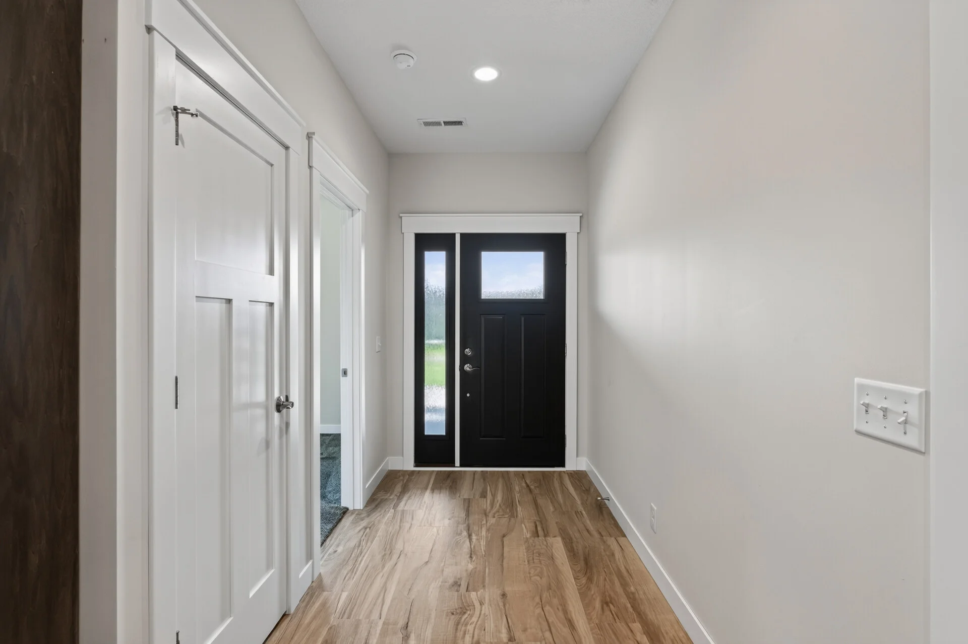 1092 Legend Lane photo 5