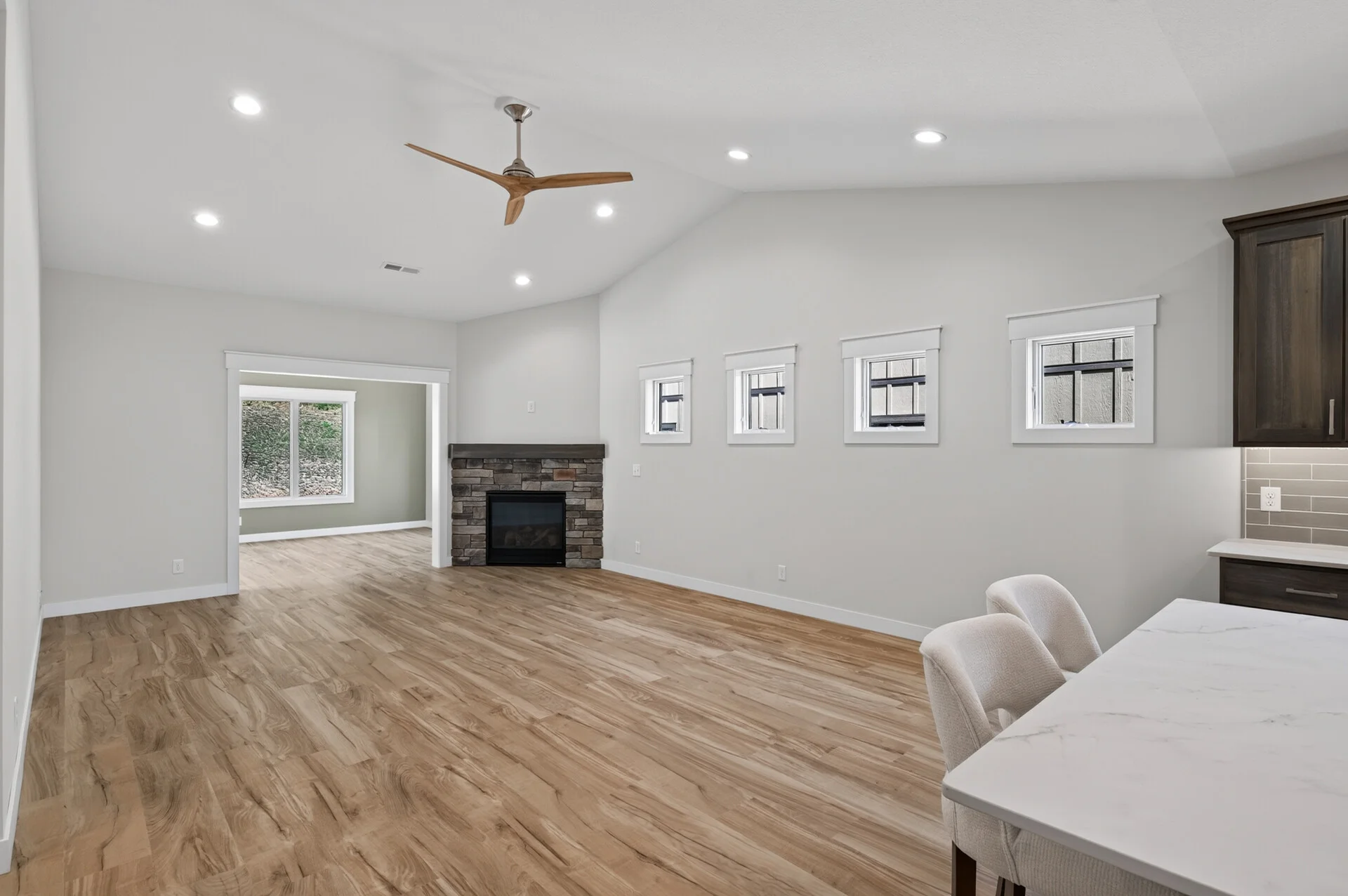 1092 Legend Lane photo 13
