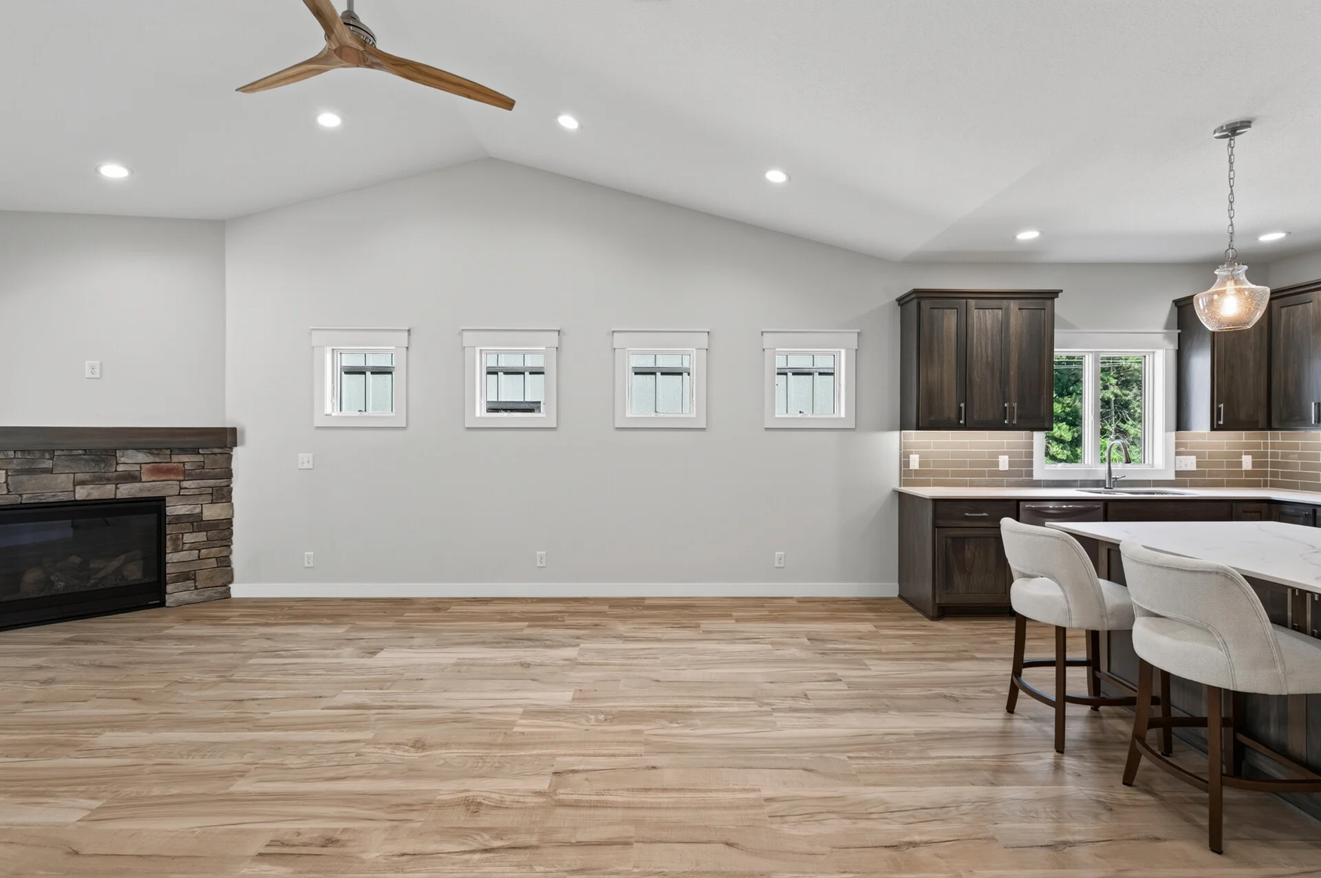 1092 Legend Lane photo 14