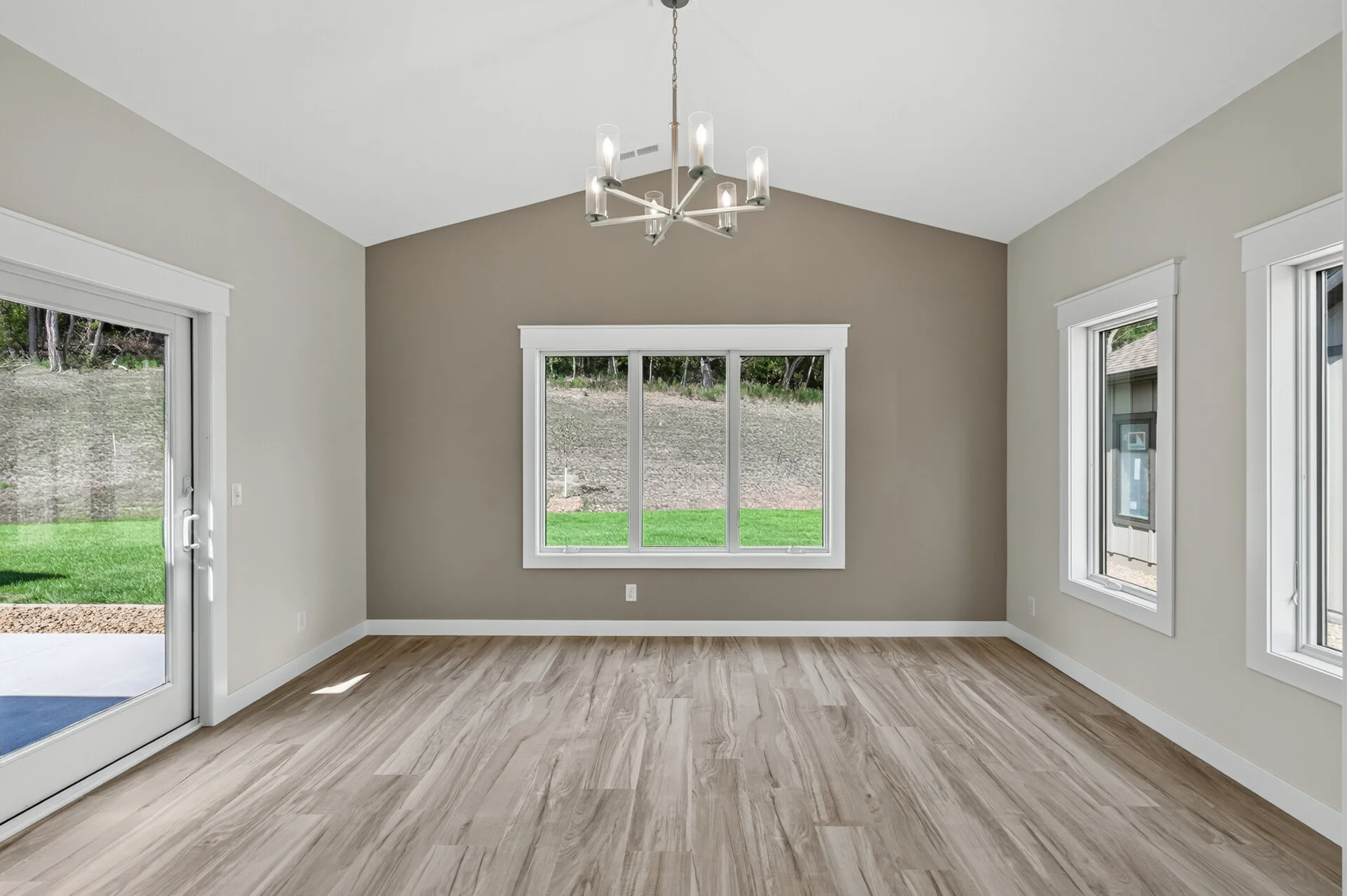 1092 Legend Lane photo 16