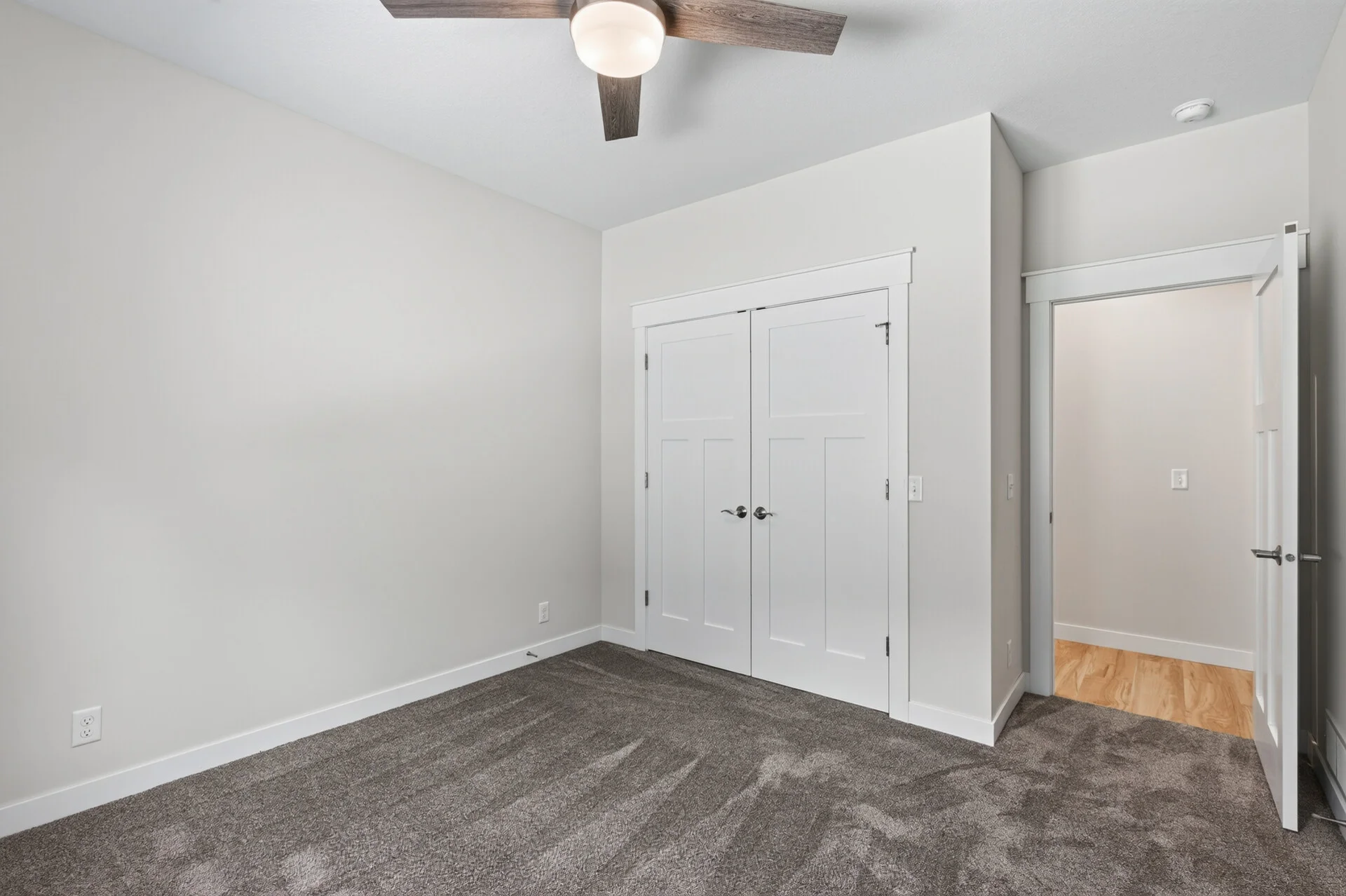 1092 Legend Lane photo 23
