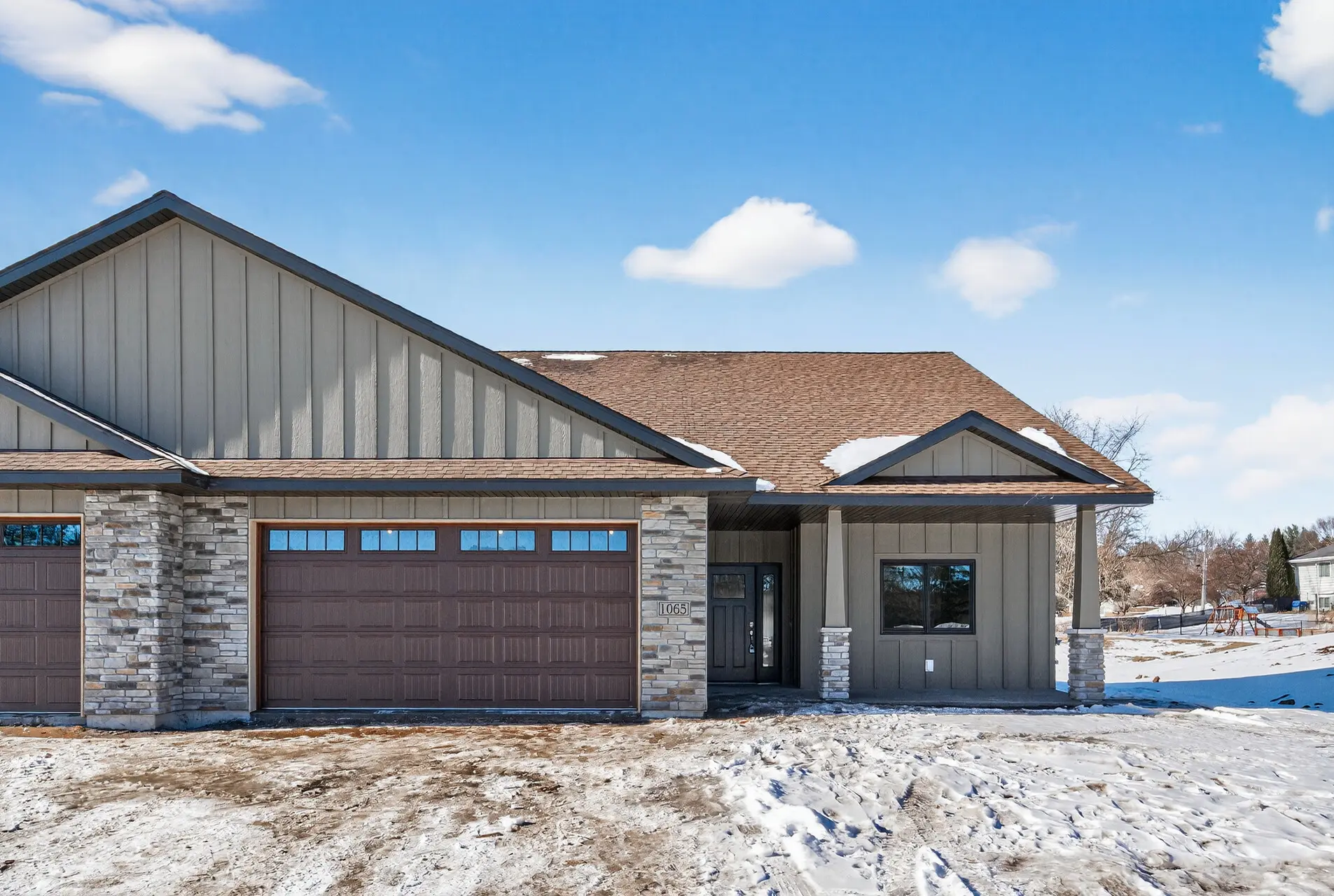 1065 Legend Lane photo 2
