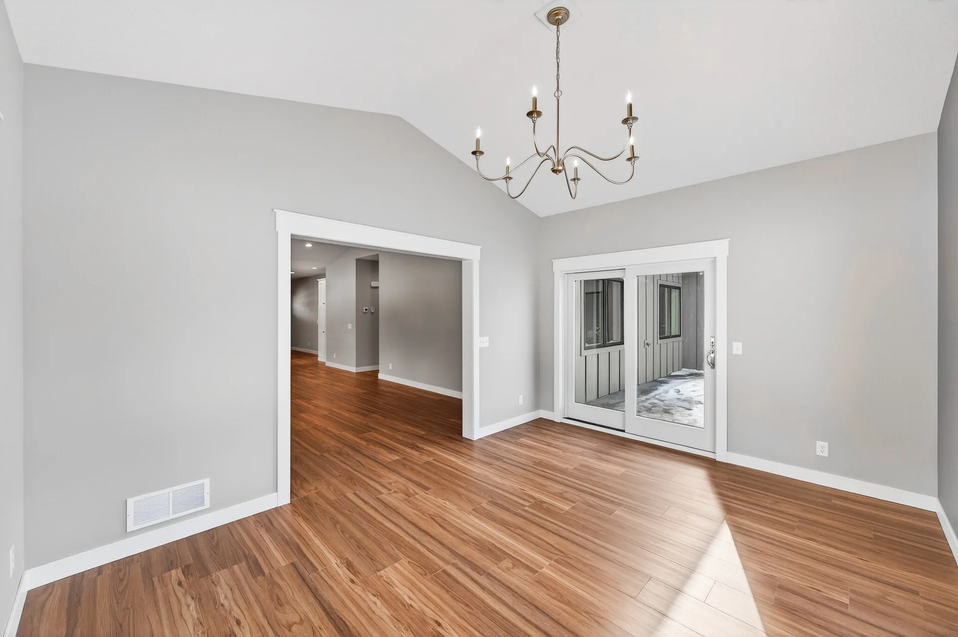 1065 Legend Lane photo 5