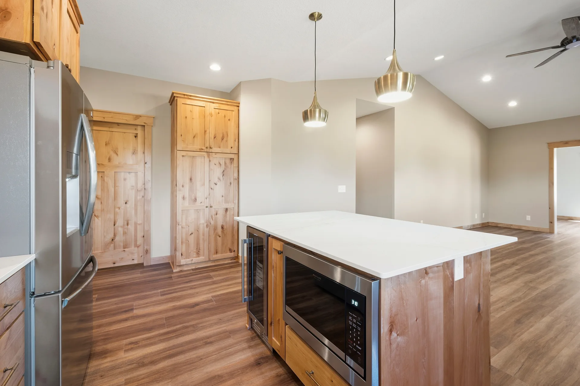 1093 Legend Lane photo 5