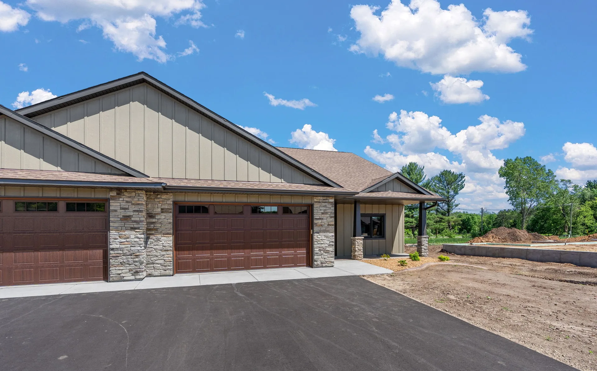 1060 Legend Lane photo 14