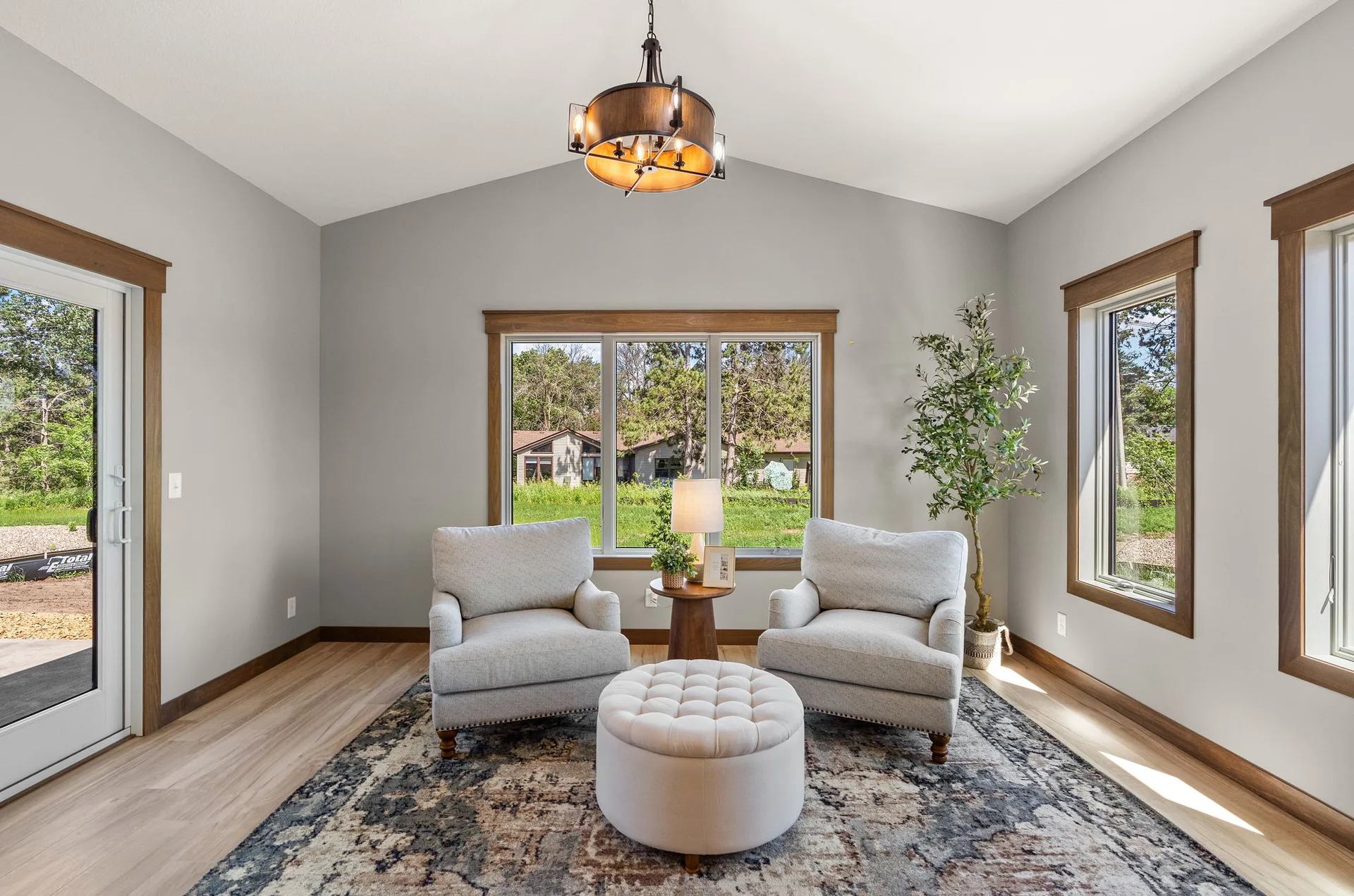 1060 Legend Lane photo 33