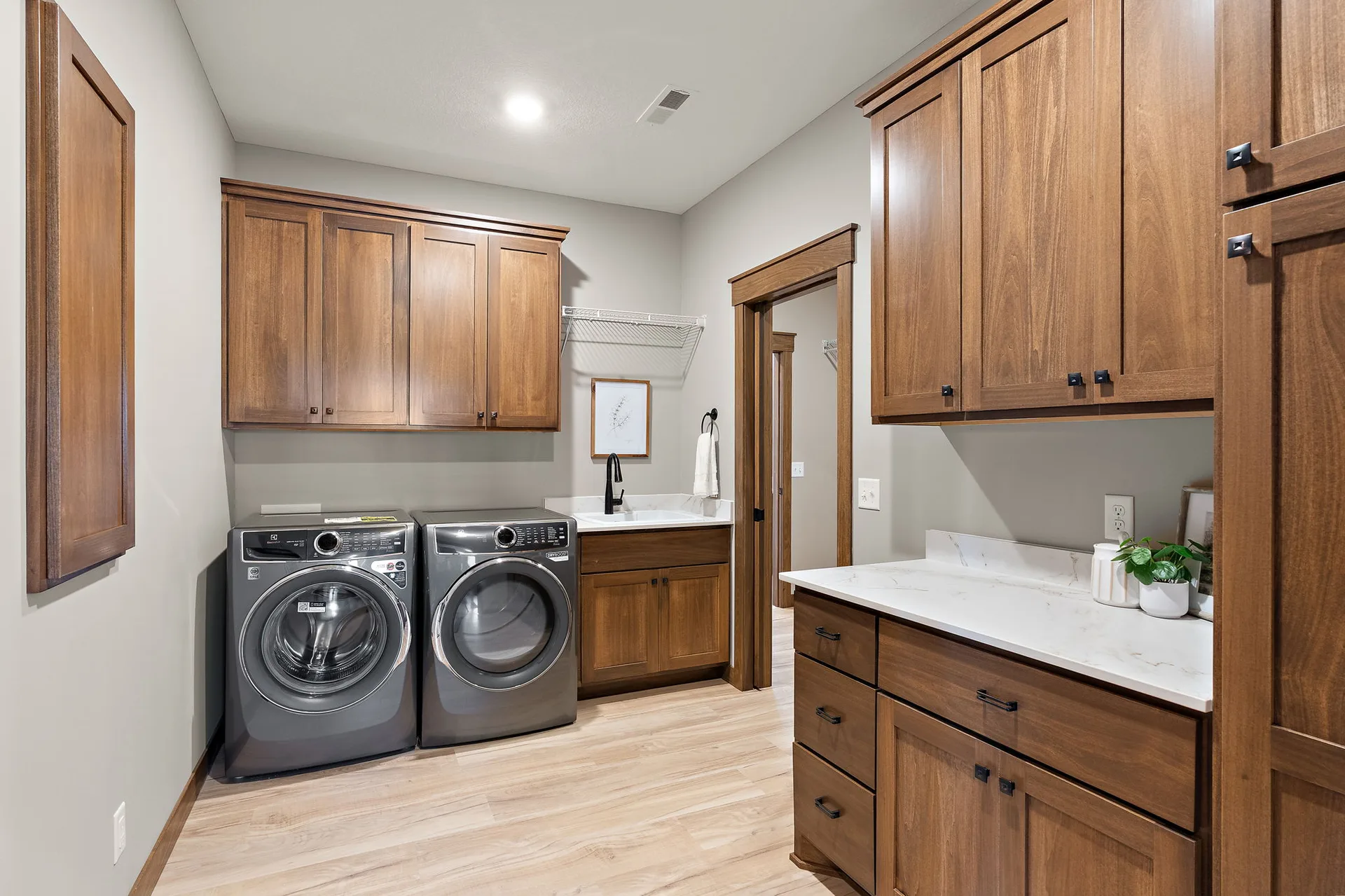1060 Legend Lane photo 35