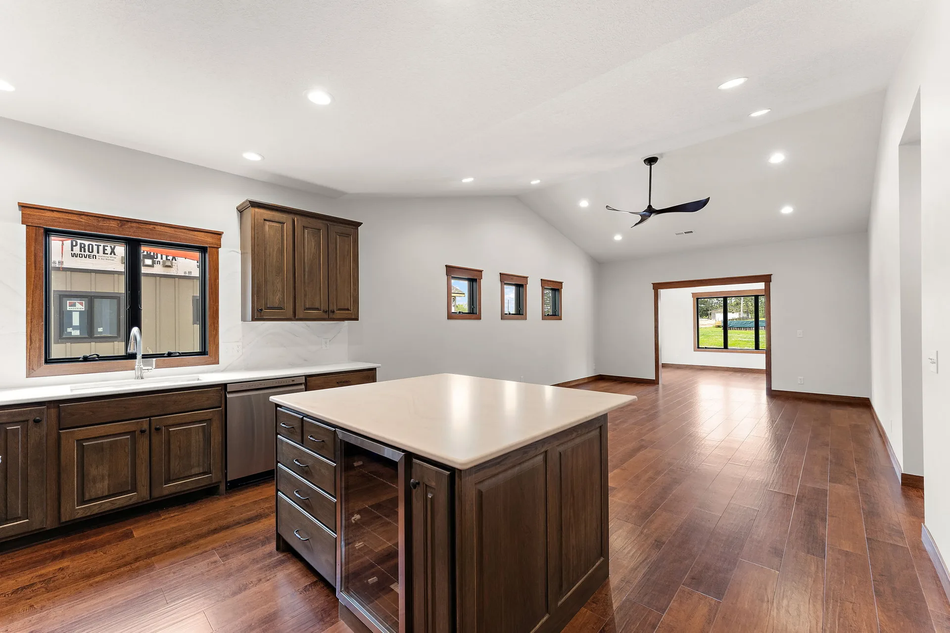 1063 Legend Lane photo 4