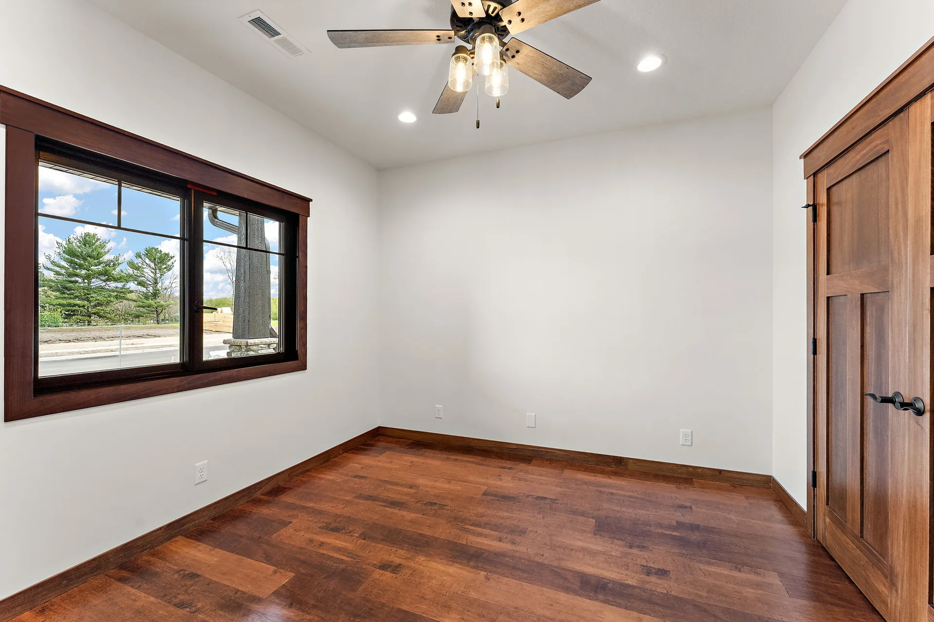1063 Legend Lane photo 25