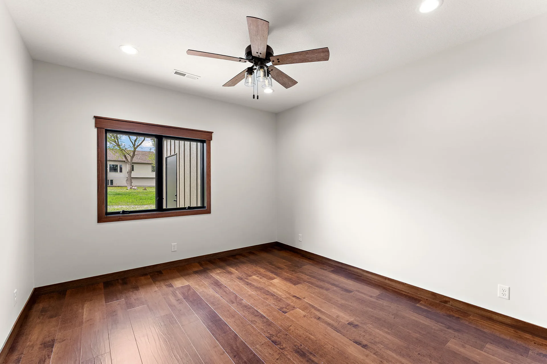 1063 Legend Lane photo 34